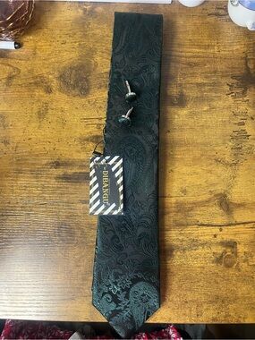DiBanGu paisley necktie with matching cufflinks 100% Silk